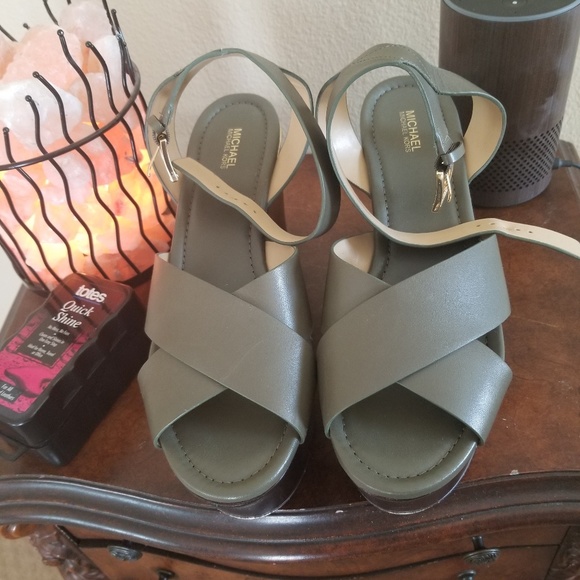 shoes - Picture 2 of 2